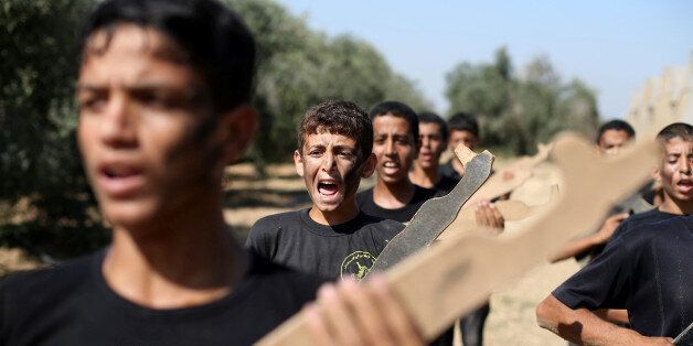 Young Palestinians take part in a military-style exercise during a summer camp organised by the Islamic Jihad Movement in Khan Younis in the southern Gaza Strip July 13, 2016. REUTERS/Ibraheem Abu Mustafa