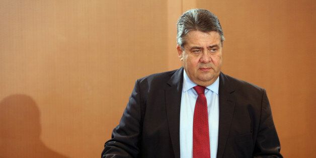 BERLIN, GERMANY - DECEMBER 14: Vice Chancellor and Economy and Energy Minister Sigmar Gabriel (SPD) arrives for the weekly German federal Cabinet meeting on December 14, 2016 in Berlin, Germany. High on the meeting's agenda was discussion of allocation of funds between national and state governments. (Photo by Adam Berry/Getty Images)