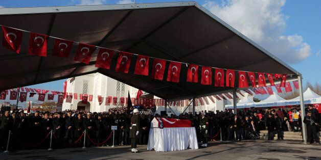 People gather behind the flag-wrapped coffin of Turkish soldier Goksel Mustafa Agacyetistiren, who was killed in Saturday's blasts in Kayseri, during the funeral ceremony in Istanbul, Turkey, December 18, 2016. REUTERS/Huseyin Aldemir