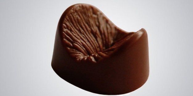 Pour la Saint Valentin offrez un moule de votre anus dans du chocolat !