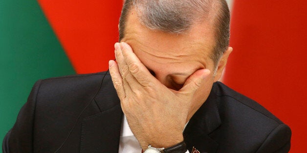 Turkish President Tayyip Erdogan reacts during a signing ceremony with Belarussian President Alexander Lukashenko in Minsk, Belarus, November 11, 2016. REUTERS/Vasily Fedosenko