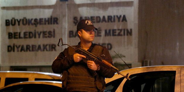 A riot policeman stands guard in front of the Metropolitan Municipality headquarters in the Kurdish-dominated southeastern city of Diyarbakir, Turkey, October 25, 2016. Picture taken October 25, 2016. REUTERS/Sertac Kayar