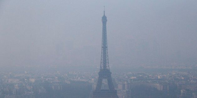 A general view shows the Eiffel Tower and the Paris skyline through a small-particle haze March 18, 2015. The French capital and much of northern France awoke to a spike in pollution on Wednesday. REUTERS/Gonzalo Fuentes (FRANCE - Tags: ENVIRONMENT TRAVEL CITYSCAPE)