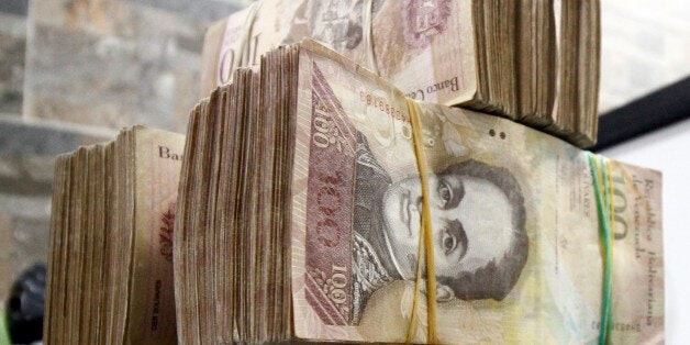 View of 100-bolivar-bills at a bureau de change in La Parada, municipality of Villa del Rosario, Norte de Santander department, Colombia, in the border with Venezuela, on December 11, 2016. Venezuelan President Nicolas Maduro on Sunday signed an emergency decree ordering the country's largest banknote, the 100 bolivar bill, taken out of circulation to thwart 'mafias' he accused of hoarding cash in Colombia. / AFP / SCHNEYDER MENDOZA (Photo credit should read SCHNEYDER MENDOZA/AFP/Getty Images)