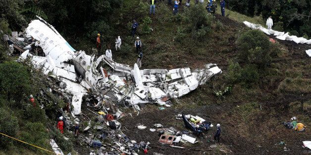 ATTENTION EDITORS - VISUAL COVERAGE OF SCENES OF INJURY OR DEATHRescue crew work at the wreckage of a plane that crashed into the Colombian jungle with Brazilian soccer team Chapecoense onboard near Medellin, Colombia, November 29, 2016. REUTERS/Jaime Saldarriaga TPX IMAGES OF THE DAY
