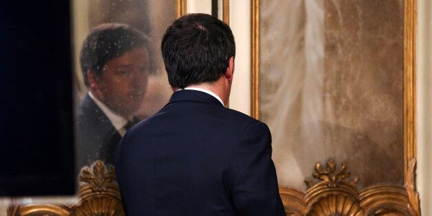 Italian Prime Minister Matteo Renzi looks at himself in a mirror at the end of a news conference to mark his 1000 days in government in Rome, Italy, November 18, 2016. REUTERS/Stefano Rellandini