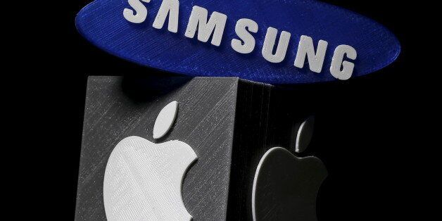 3D-printed Samsung and Apple logos are seen in this picture illustration made in Zenica, Bosnia and Herzegovina on January 26, 2016. Apple Inc is expected to report a 1.3 percent increase in iPhone sales in the holiday quarter, its slowest ever and a far cry from the double-digit growth investors have come to expect. Apple sold 75.5 million iPhones in the October-December quarter, according to research firm FactSet StreetAccount, 1 million more than what was sold in the year-ago quarter. REUTERS/Dado Ruvic