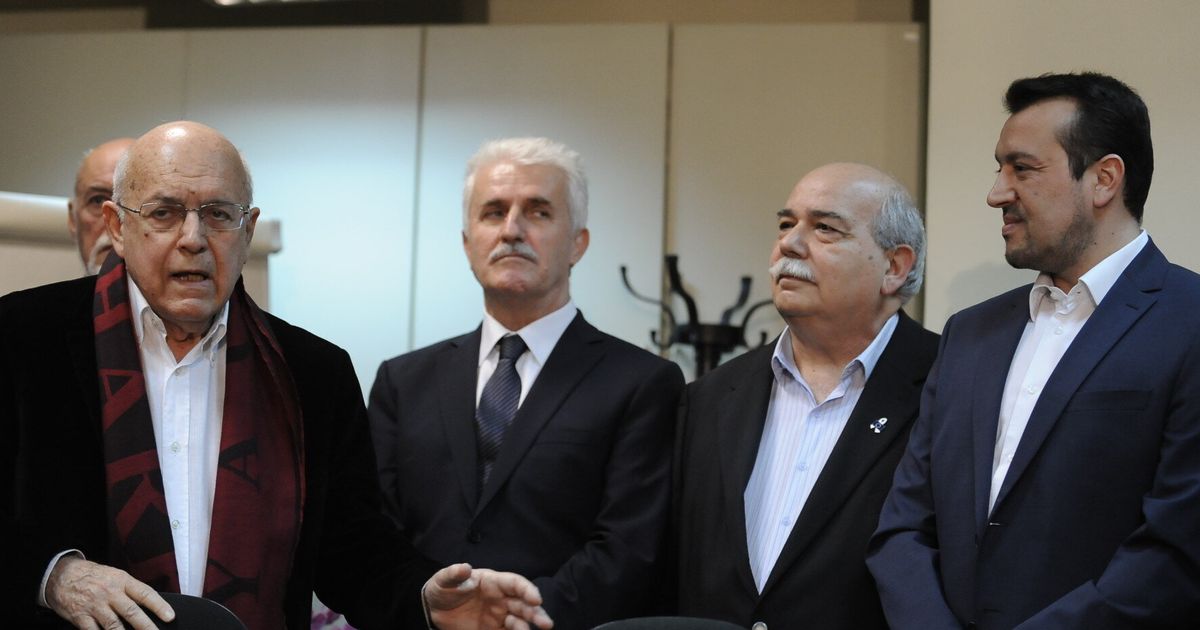 Ορκίστηκε το νέο ΕΣΡ. «Θέλουμε οι όποιες ρυθμίσεις να αντέξουν στο μέλλον»,  δήλωσε ο πρόεδρος Θανάσης Κουτρομάνος | HuffPost Greece