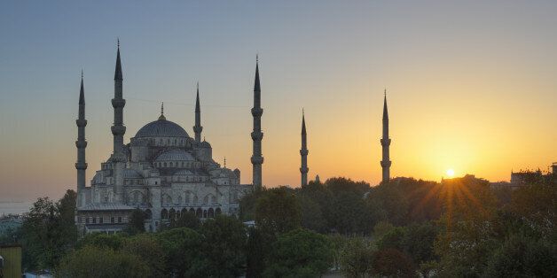 Turkey, Istanbul, View of Sultan Ahmed Mosque at Sultanahmet district
