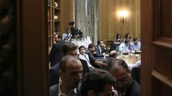 «Δεν πέφτουμε από τα σύννεφα για τη θέση του ESM» σχολιάζουν στην