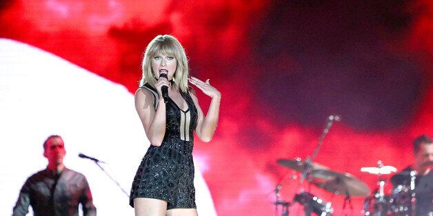 AUSTIN, TEXAS - OCTOBER 22: Taylor Swift performs her only full concert of 2016 during the Formula 1 United States Grand Prix at Circuit of The Americas on October 22, 2016 in Austin, Texas. (Photo by Gary Miller/FilmMagic,)