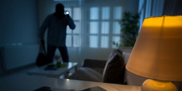 intrusion of a burglar in a house inhabited