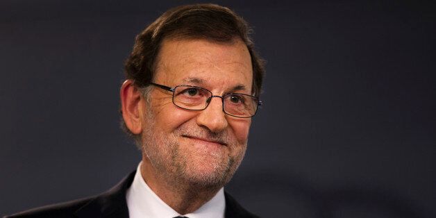Spain's acting conservative Prime Minister, Mariano Rajoy, listens to a question during a news conference at the Moncloa palace in Madrid, Tuesday, Oct. 25, 2016. Rajoy said Tuesday he has accepted King Felipe VI's request to seek Parliamentary approval for his bid to form government and end the country's 10-months political deadlock. (AP Photo/Francisco Seco)