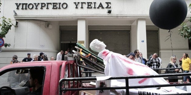 ATHENS, GREECE - OCTOBER 6: People gather in front of the Ministry of Health building during a protest held for labour conditions and understaffed hospitals by health workers in Athens, Greece on October 6, 2016. (Photo by Ayhan Mehmet/Anadolu Agency/Getty Images)