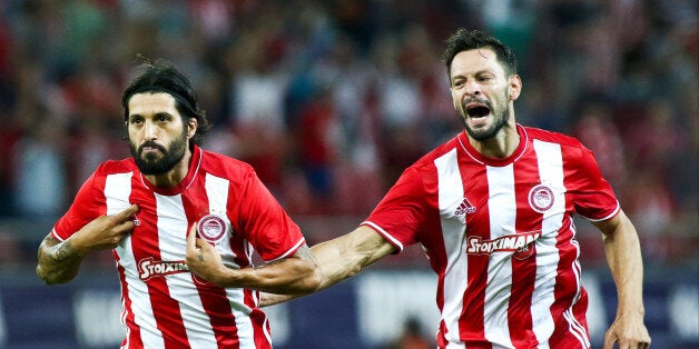 Olympiaco's Argentinian midfielder Chori Dominguez (L) celebrates after scoring a goal with Olympiaco's Spanish defender Alberto de la Bella (R) during UEFA Europa League match between FC Olympiacos and FC Arouca at Georgios Karaiskakis Stadium in Piraeus on August 25, 2016. (Photo by ACTION IMAGES / DPI / NurPhoto via Getty Images)