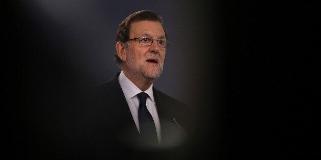 Spain's acting Prime Minister Mariano Rajoy speaks during a news conference at Moncloa Palace in Madrid, Spain, October 25, 2016. REUTERS/Sergio Perez