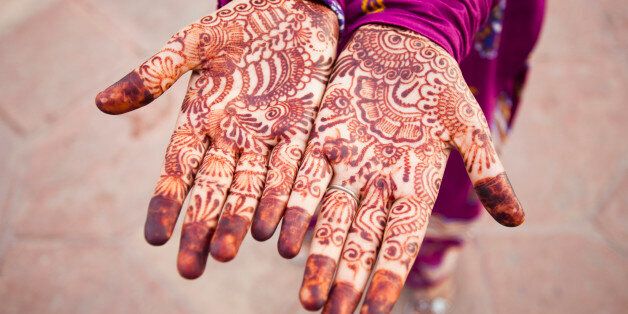 Henna tattoo on hands of indian girl, Agra, UTTAR PRADESH, INDIA