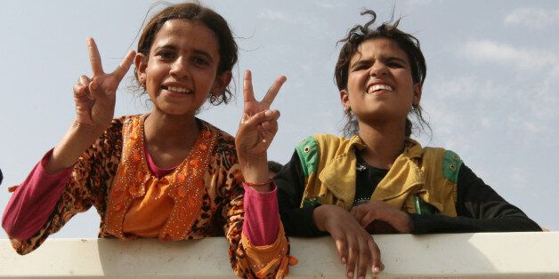 Displaced Iraqi girls from Qayyara sit in a vehicle belonging to Iraqi security forces, as they transfer to Tikrit, in Qayyara, Iraq, August 29, 2016. Picture taken August 29, 2016. REUTERS/Azad Lashkari