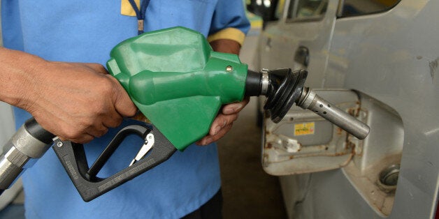 A fuel pump employee fills a car with petrol at a service station in New Delhi on September 29, 2016. / AFP / PRAKASH SINGH (Photo credit should read PRAKASH SINGH/AFP/Getty Images)