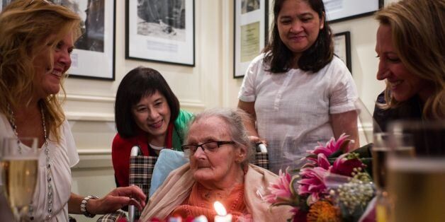 Veteran British war correspondent Clare Hollingworth (C) attends a celebration to mark her 105th birthday at the Foreign Correspondent's Club (FCC) in Hong Kong on October 10, 2016.Hollingworth, who broke the story in 1939 of Germany's invasion of Poland, turned 105 in Hong Kong on October 10. / AFP / Anthony WALLACE (Photo credit should read ANTHONY WALLACE/AFP/Getty Images)