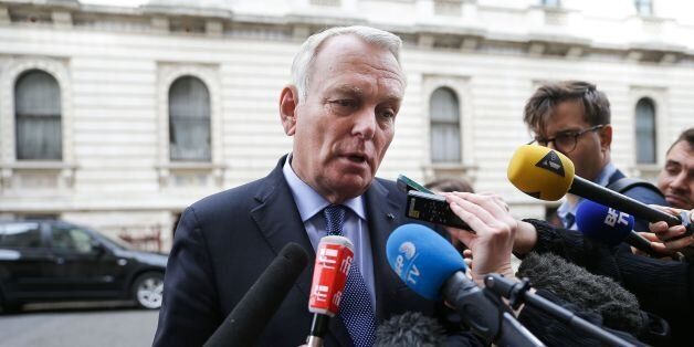 France's Foreign Minister Jean-Marc Ayrault adresses members of the media outside the Foreign and Commonwealth Office in central London, on September 29, 2016. / AFP / Daniel Leal-Olivas (Photo credit should read DANIEL LEAL-OLIVAS/AFP/Getty Images)