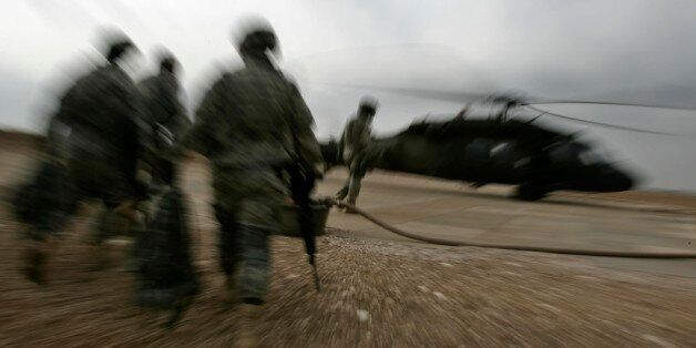 U.S. soldiers board a helicopter in Baghdad February 7, 2007. REUTERS/Carlos Barria (IRAQ)