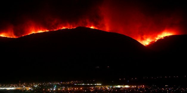 RNPS IMAGES OF THE YEAR 2007 - A huge forest fire burns at Parnitha mountain overlooking Athens, June 29, 2007. Dozens of forest fires, fanned by strong winds in a six-day heatwave, raged across central and southern Greece, killing two people and burning scores of homes. REUTERS/Yannis Behrakis (GREECE)