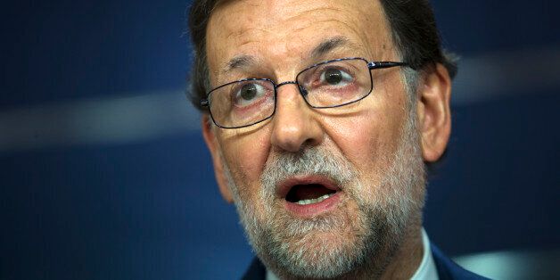 Spain'a acting Prime Minister Mariano Rajoy talks to journalists during a news conference following his meeting with Socialist Party leader Pedro Sanchez at the Spanish parliament in Madrid, Spain, Tuesday, Aug. 2, 2016. (AP Photo/Francisco Seco)