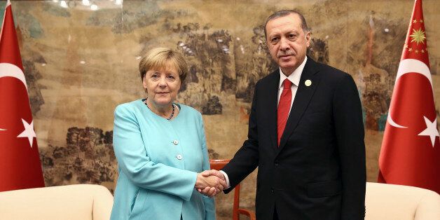 Turkish President Recep Tayyip Erdogan, right, and German Chancellor Angela Merkel pose for a photo before a bilateral meeting in Hangzhou in eastern China's Zhejiang province, Sunday, Sept. 4, 2016, alongside the G20 Summit. (Kayhan Ozer/Pool Photo via AP)