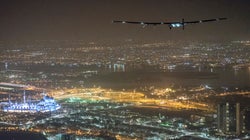 Ο Ήλιος στο Κέντρο: Η ιστορική αξία του γύρου του κόσμου από το αεροσκάφος Solar