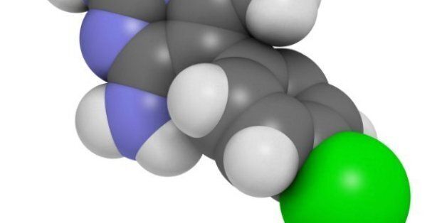 La substance active Pyrimethamine a été reconstituée par des étudiants. Les atomes représentés sont l'hydrogène (blanc), carbone (gris), chlorine (vert), nitrogène (bleu).