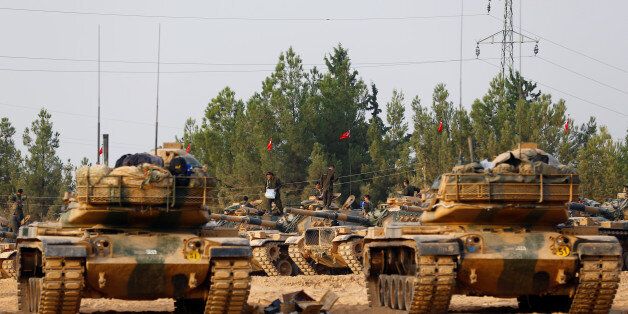 Turkish army tanks and military personnel are stationed in Karkamis on the Turkish-Syrian border in the southeastern Gaziantep province, Turkey, August 25, 2016. REUTERS/Umit Bektas