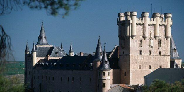 SPAIN - MARCH 18: The Alcazar of Segovia (Segovia castle) (UNESCO World Heritage List, 1985), Castile and Leon. Spain, 11th-19th century. (Photo by DeAgostini/Getty Images)