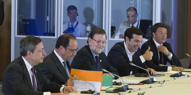 (L-R) European Central Bank President Mario Draghi, French President Francois Hollande, Spanish Prime Minister Mariano Rajoy, Greek Prime Minister Alexis Tsipras and Italian Prime Minister Matteo Renzi take part in a euro zone EU leaders emergency summit on the situation in Greece, in Brussels, Belgium, July 7, 2015. Tsipras launched a desperate bid to win fresh aid from sceptical creditors at the emergency euro zone summit on Tuesday, before his country's banks run out of money. REUTERS/Yves Herman