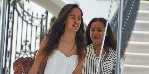 WASHINGTON, DC - AUGUST 6: (AFP OUT) Malia and Sasha Obama depart ahead of their parents United States President Barack Obama and first lady Michelle Obama depart the White House August 6, 2016 in Washington, DC. The family is traveling to travel to Marthas Vineyard, Massachusetts for their annual two week vacation. (Photo by Ron Sachs-Pool/Getty Images)