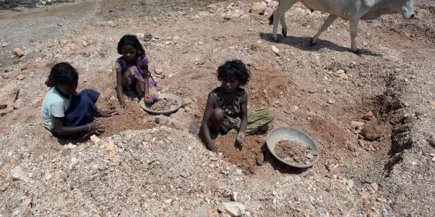 TO GO WITH: Indian-labour-mining-children-rights, FEATURE by Abhaya Srivastava In this photograph taken...