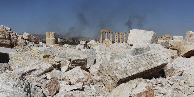 Smoke rises from the modern city as seen from the historic city of Palmyra, in Homs Governorate, Syria April 1, 2016. REUTERS/Omar Sanadiki SEARCH