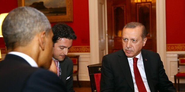 WASHINGTON, USA - MARCH 31: Turkish President Recep Tayyip Erdogan (R) meets with President of the United States Barack Obama, at Nuclear Security Summit, in White House, Washington, USA on March 31, 2016. (Photo by Kayhan Ozer/Anadolu Agency/Getty Images)