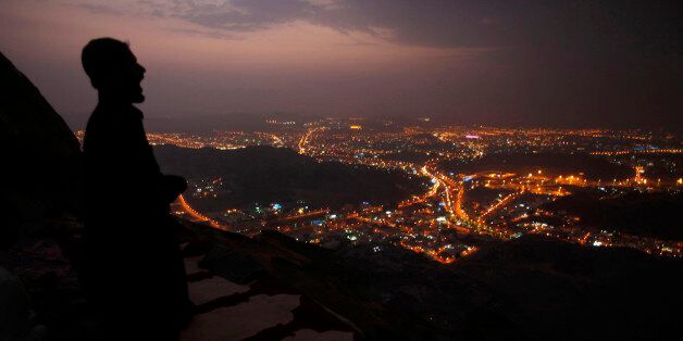A Muslim pilgrim prays atop Mount Thor in the holy city of Mecca ahead of the annual haj pilgrimage October 11, 2013. Mount Thor marks the start of the journey of the Prophet Mohammad and his companion Abu Bakr Al-Sadeeq from Mecca to Medina. It houses Thor cave where Prophet Mohammed is believed hid from the people of Quraish before his Hijra (migration) to Medina. REUTERS/Ibraheem Abu Mustafa (SAUDI ARABIA - Tags: RELIGION)