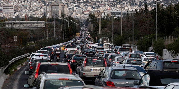 Cars line up on a traffic jam along a road leading to Athens city centre during a strike by urban transport workers in Athens January 25, 2013. Greek riot police stormed a subway train depot in Athens early on Friday to disperse striking subway staff who defied a government order to return to work for a ninth consecutive day, a police official said. REUTERS/Yorgos Karahalis (GREECE - Tags: CIVIL UNREST TRANSPORT)