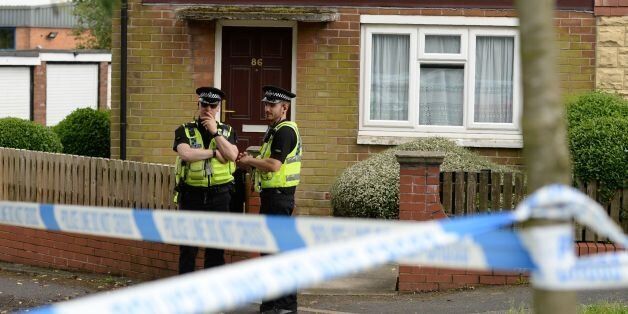Police stand guard by a house suspected of being connected to the murder of Labour MP Jo Cox in Birstall, northern England on June 16, 2016.A British lawmaker died today after a shock daylight street attack, throwing campaigning for the referendum on Britain's membership of the European Union into disarray just a week before the crucial vote. / AFP / OLI SCARFF (Photo credit should read OLI SCARFF/AFP/Getty Images)