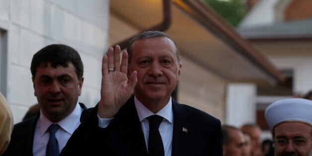 LOUISVILLE, KY - JUNE 09 : Turkish President Recep Tayyip Erdogan attends an iftar meal to break the Ramadan fast with Ahiska Turks who live in Louisville, Kentucky on June 9, 2016 after he attended the funeral prayer for the boxing legend Muhammed Ali. (Photo by Volkan Furuncu/Anadolu Agency/Getty Images)