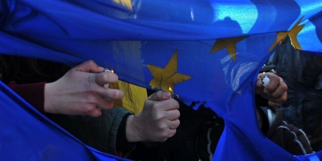 Demonstrators burn a European Union flag during a pro-migrant protest march in Kastanies on January 24, 2016 against the fence of Evros intended to stop the flow of migrants across the Turkey-Greece border. Several hundred demonstrators marched in the northeast of Greece against the fence erected at the Greek-Turkish land border, demanding the opening of safe passages for migrants, two days after the drowning of at least 45 refugees Aegean. / AFP / SAKIS MITROLIDIS (Photo credit should read SAKIS MITROLIDIS/AFP/Getty Images)