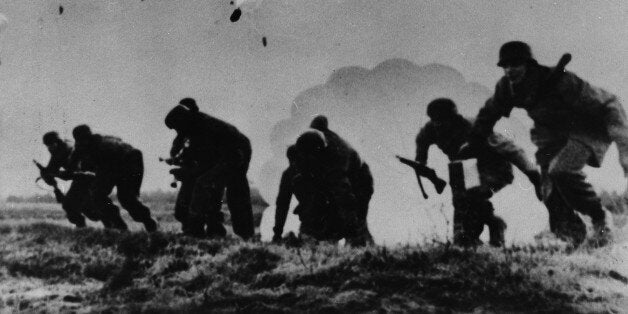 (GERMANY OUT) German campaign in Greece/ conquest of Crete (20.05.-01.06.1941): German paratroopers landing in Crete (photo montage)- May 20/21, 1941 (Photo by ullstein bild/ullstein bild via Getty Images)