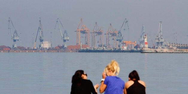 Women sit at the seaside of the Greek port city of Thessaloniki, about 500 km (311 miles) north of Athens, May, May 25, 2011. Greece expects to raise 3.5 billion to 5.5 billion euros from privatizations this year, including its entire 75 percent stakes in Piraeus and Thessaloniki ports. REUTERS/Grigoris Siamidis (GREECE - Tags: POLITICS BUSINESS TRAVEL)