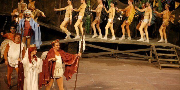 Από την παράσταση Όρνιθες του Αριστοφάνη στο Ηρώδειο από το Θέατρο Τέχνης Κάρολος Κουν