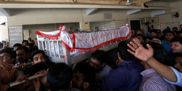 Relatives carry the coffin of Khurram Zaki who was shot by gunmen, during his funeral in Karachi, Pakistan, May 8, 2016. REUTERS/Akhtar Soomro