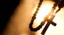 Funérailles catholiques, entre la loi qui permet et la religion qui