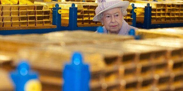 Britain's Queen Elizabeth tours a gold vault during a visit to the Bank of England in the City of London December 13, 2012. REUTERS/Eddie Mulholland/Pool (REUTERS - Tags: ENTERTAINMENT BUSINESS SOCIETY ROYALS)