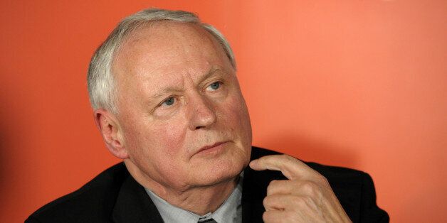 ARCHIV: Der Bundesvorsitzende der Partei Die Linke, Oskar Lafontaine, aufgenommen am 23.01.10 in Berlin...